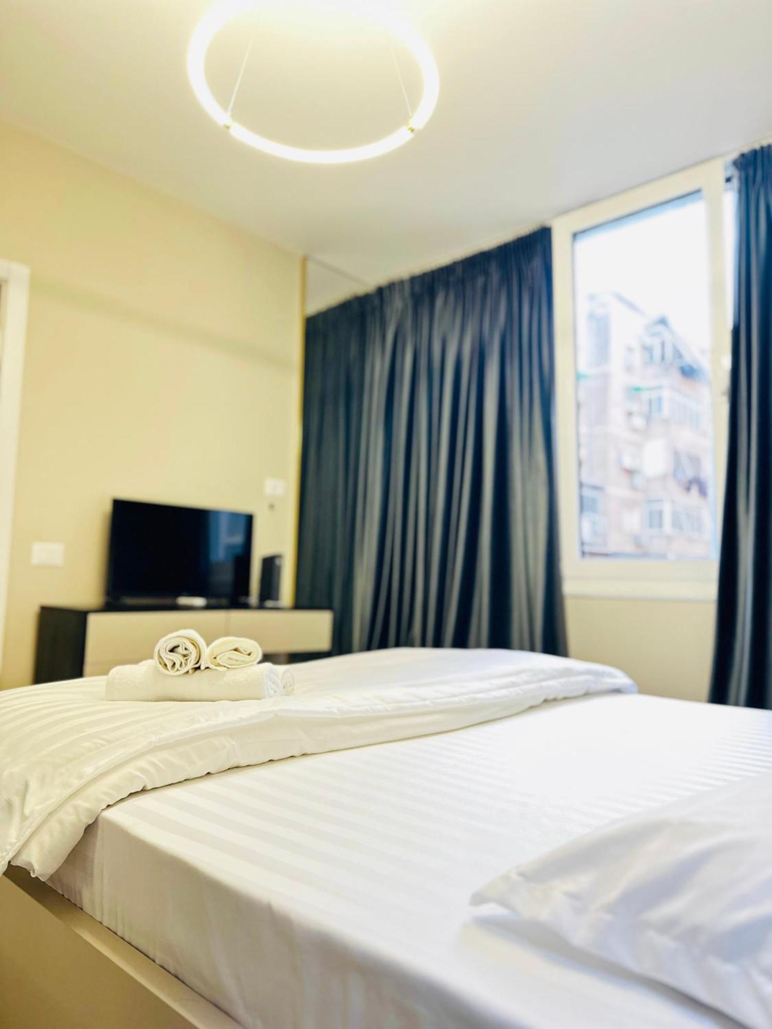 Luxurious Central Stay - Self Check-In Тирана Экстерьер фото