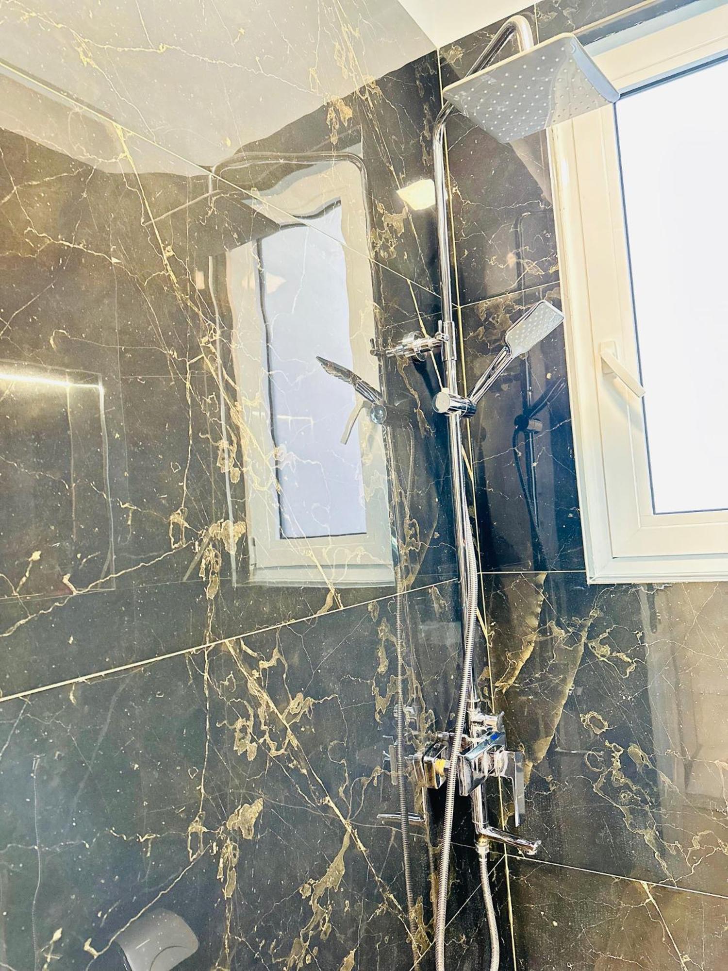 Luxurious Central Stay - Self Check-In Тирана Экстерьер фото